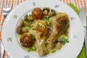 Ciocanele de pui in sos de smantana si cascaval, la cuptor