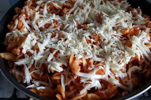 Paste cu piept de pui in sos chilli si mozzarela