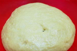 Desert cozonaci cu aluat dospit la rece, umpluti cu ciocolata si rahat