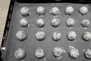 Desert chocolate crinkles
