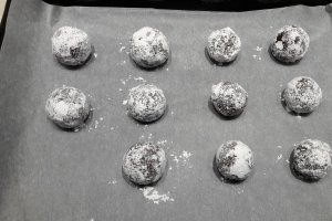 Desert chocolate crinkles