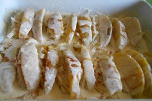 Cartofi gratinati, cu smantana si cascaval, la cuptor