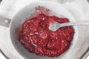 Desert tort cu ciocolata si zmeura