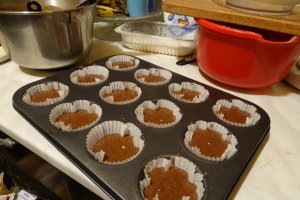Desert cupcakes cu alune de padure si ciocolata