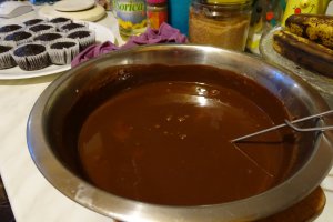 Desert cupcakes cu alune de padure si ciocolata