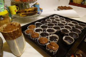 Desert cupcakes cu alune de padure si ciocolata