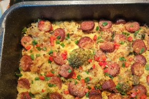 Gratin cu broccoli, dovlecei si carnat