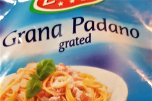 Gratin cu broccoli, dovlecei si carnat