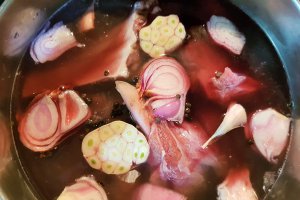 Costite de vitel marinate in vin rosu