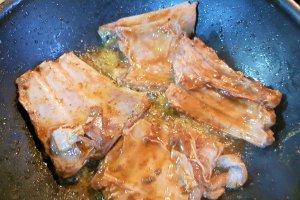 Costite de vitel marinate in vin rosu