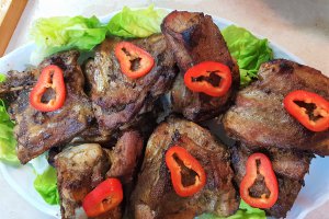 Costite de vitel marinate in vin rosu