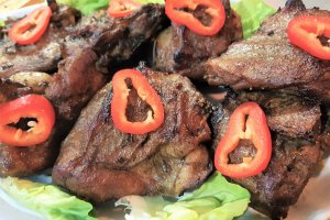 Costite de vitel marinate in vin rosu