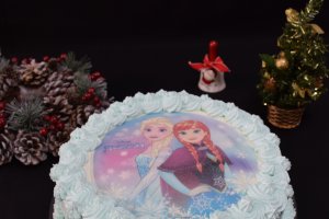 Desert tort cu ciocolata, zmeura si jeleu de piersici (Elsa si Ana)