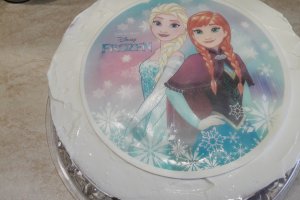 Desert tort cu ciocolata, zmeura si jeleu de piersici (Elsa si Ana)