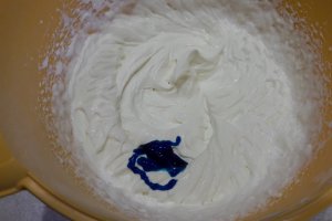 Desert tort cu ciocolata, zmeura si jeleu de piersici (Elsa si Ana)