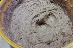 Desert tort cu mure, nuci si crema de ciocolata