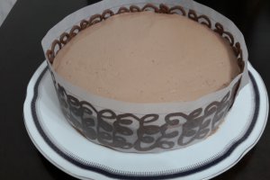 Desert tort cu mure, nuci si crema de ciocolata