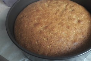 Desert tort cu mure, nuci si crema de ciocolata