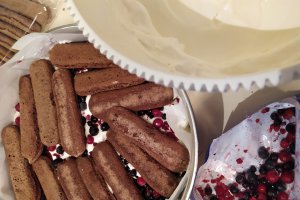Desert Tiramisu cu fructe de padure