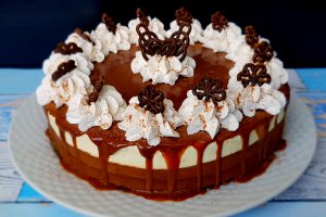 Desert tort cu trei feluri de ciocolata - reteta nr. 600