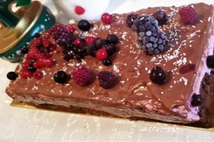 Desert prajitura cu crema de mascarpone si fructe de padure (sans gluten, low carb)