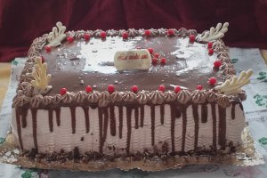 Desert tort cu crema caramel si ciocolata