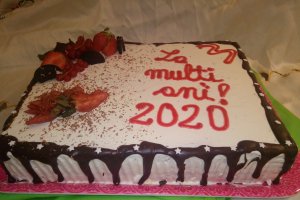 Desert tort cu mousse straciatella, oreo si piure de zmeura