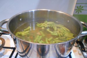 Ciorba de fasole verde, cu afumaturi