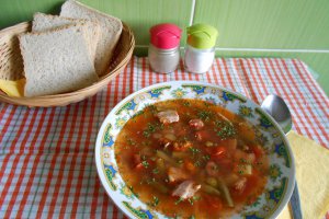 Ciorba de fasole verde, cu afumaturi