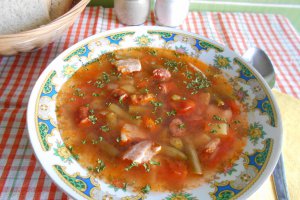 Ciorba de fasole verde, cu afumaturi