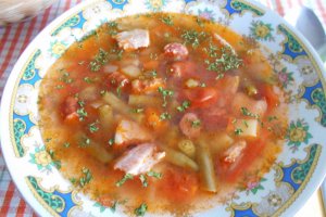 Ciorba de fasole verde, cu afumaturi