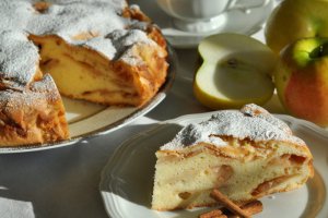Desert placinta cu mere Sarlatanca