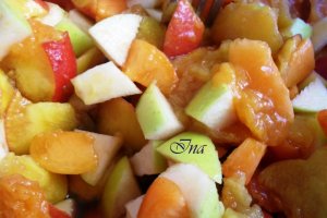 Salata cu putine fructe...  :D