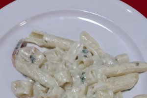 Paste cu creveti in sos alb si vin