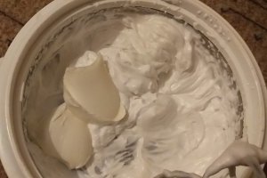Desert rulouri cu crema de vanilie