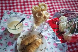 Desert rulouri cu crema de vanilie