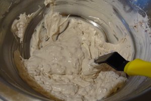 Desert fursecuri cu nuca si crema cu dulceata de zmeura