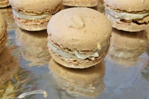Desert fursecuri cu nuca si crema cu dulceata de zmeura