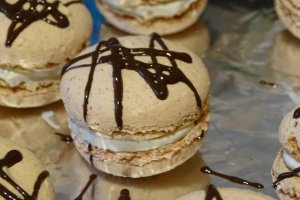 Desert fursecuri cu nuca si crema cu dulceata de zmeura