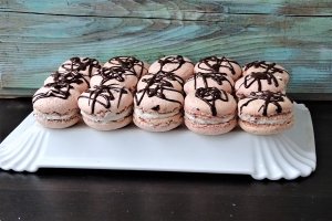 Desert fursecuri cu nuca si crema cu dulceata de zmeura
