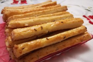 Aperitiv saratele cu branza si chimen