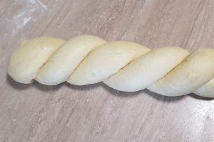 Desert cozonaci cu aluat oparit umpluti cu nuca, mac si rahat