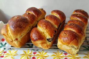 Desert cozonaci cu aluat oparit umpluti cu nuca, mac si rahat