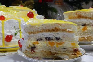 Desert tort cu ananas, nuca de cocos si mandarine