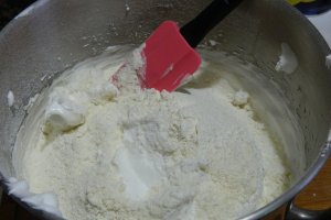Desert tort cu ananas, nuca de cocos si mandarine
