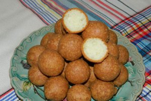Aperitiv crochete din branza de burduf