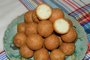 Aperitiv crochete din branza de burduf