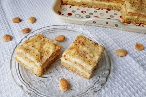 Desert prajitura cu migdale si crema de lapte cu ciocolata alba