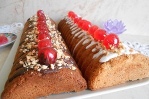 Desert pandispan cu nuca, glazurat cu ciocolata