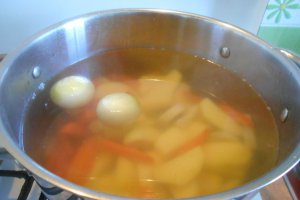 Supa de cartofi, cu zdrente de oua